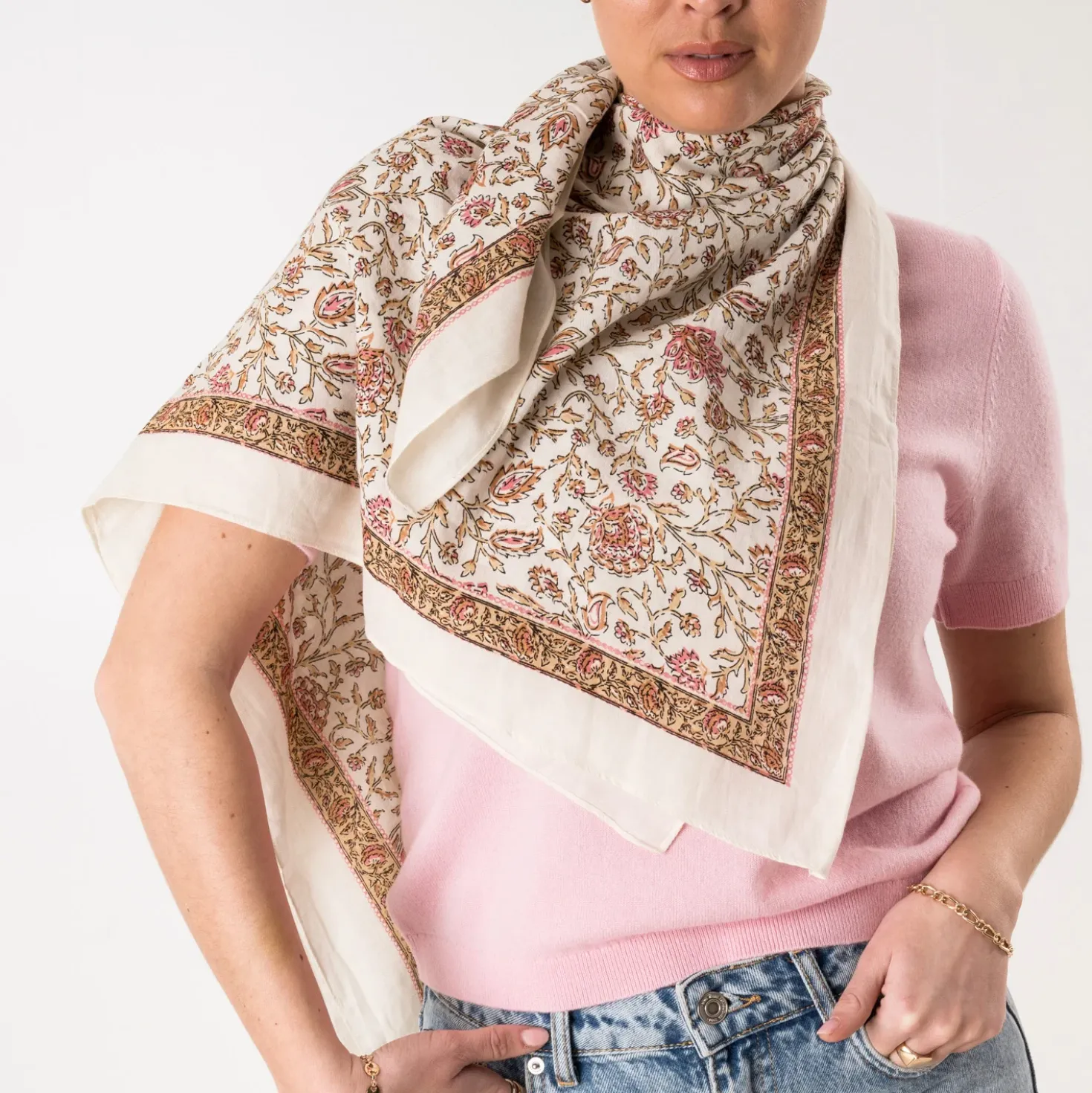 Foulard écru imprimé floral