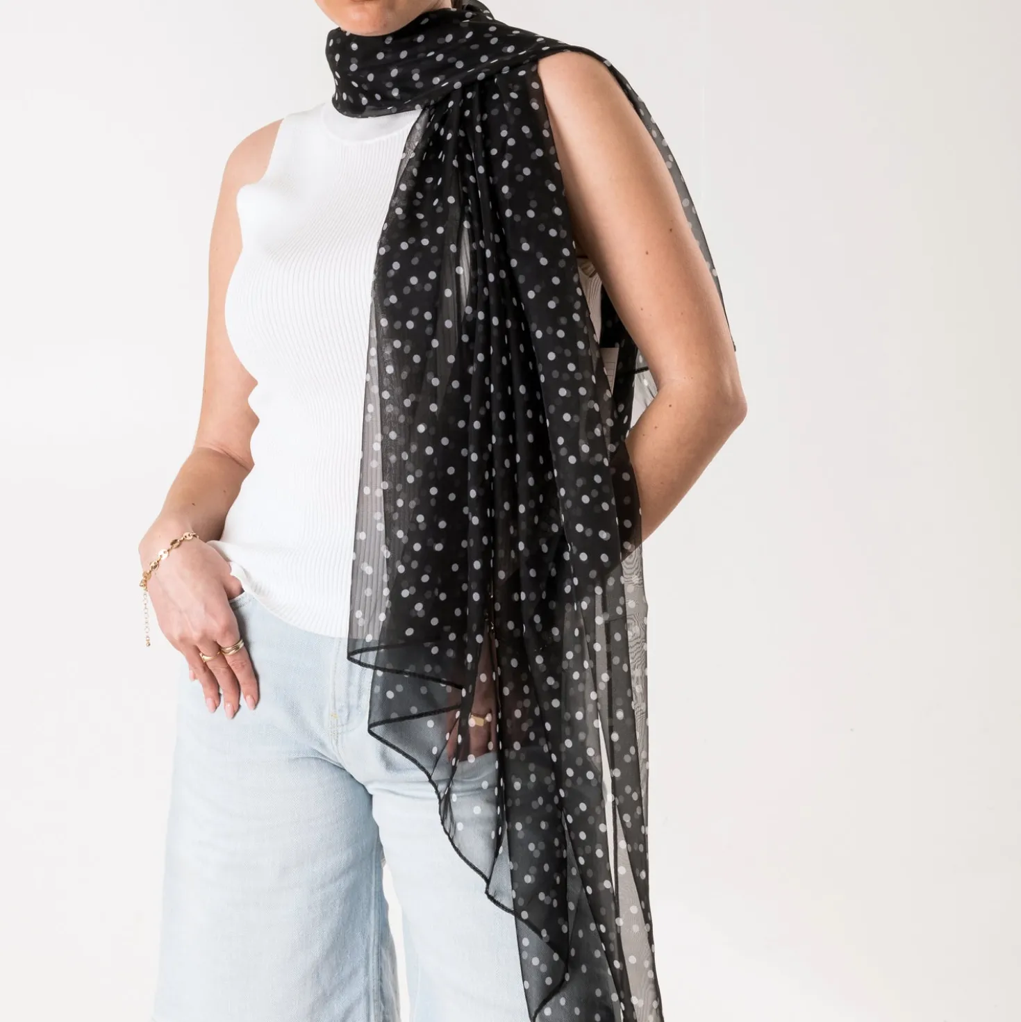 Foulard noir motif pois blancs