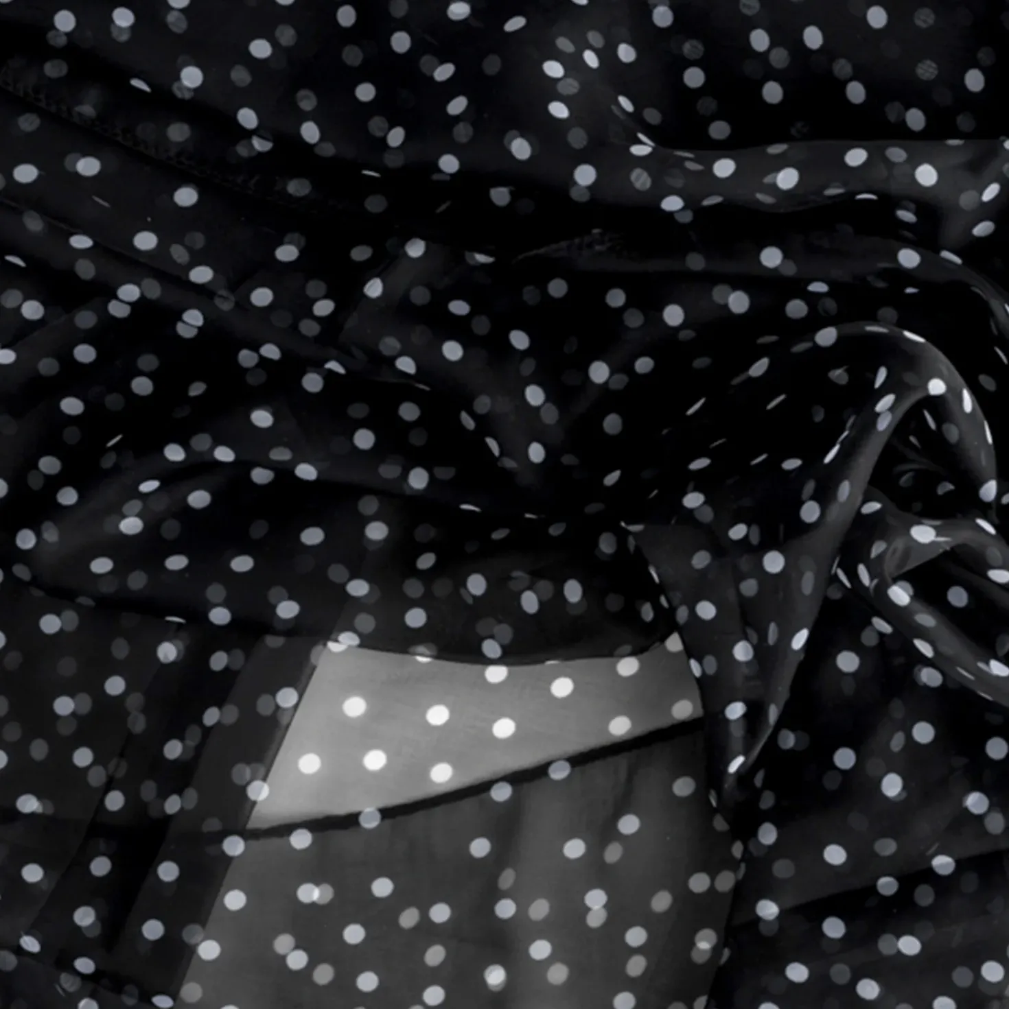 Foulard noir motif pois blancs