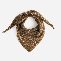 Foulard pointe beige motif léopard