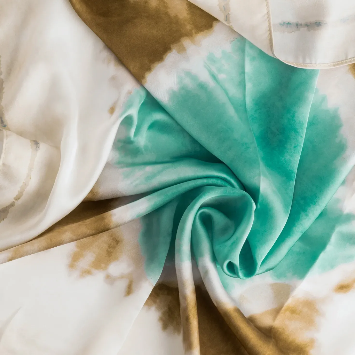Foulard TEXTO beige effet tie and dye