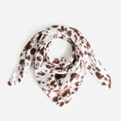 Foulard TEXTO beige motif vache