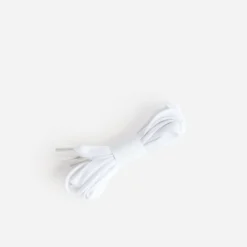 Lacets blancs plats