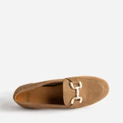 Mocassin beige foncé en cuir velours