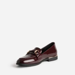 Mocassin bordeaux verni barrette dorée