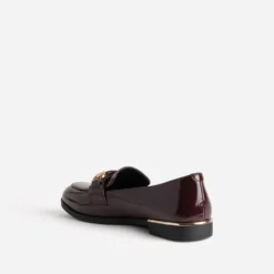 Mocassin bordeaux verni barrette dorée