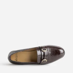 Mocassin bordeaux verni effet python barrette dorée