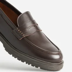 Mocassin marron cuir semelle crantée