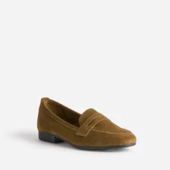 Mocassin marron en cuir velours