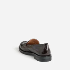Mocassin marron verni embossage effet croco