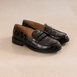 Mocassin marron verni embossage effet croco