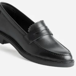 Mocassin noir cuir bord cranté éco-conçu