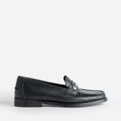 Mocassin noir cuir détails clous bombés