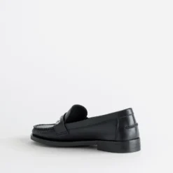 Mocassin noir cuir détails clous bombés