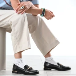 Mocassin noir détails dorés