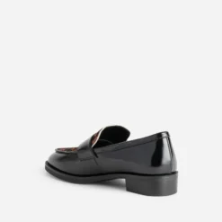 Mocassin noir détails motif léopard
