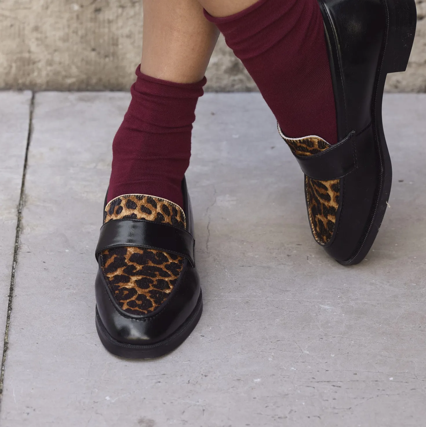 Mocassin noir détails motif léopard