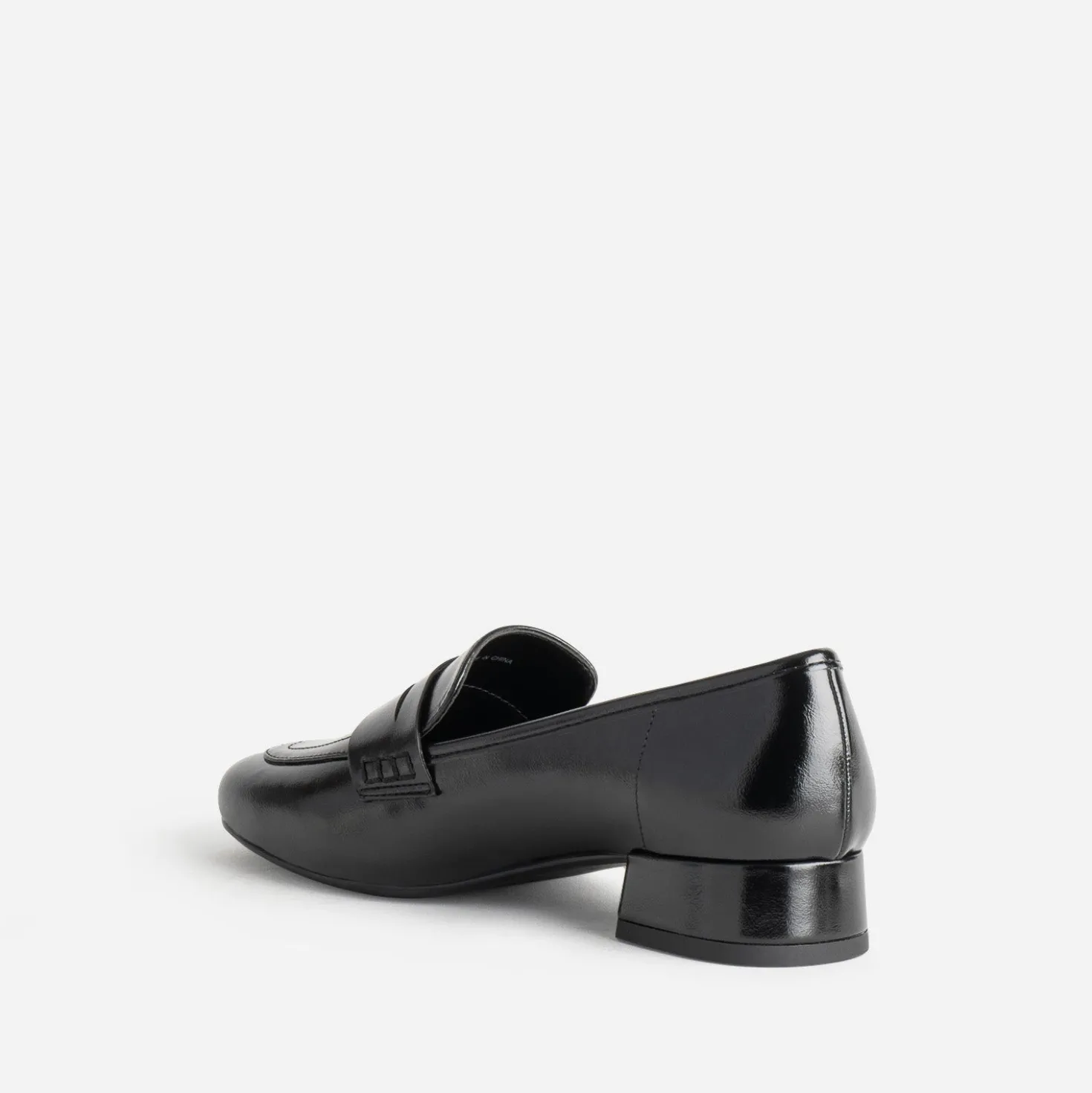 Mocassin noir glacé petit talon