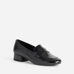 Mocassin noir glacé petit talon
