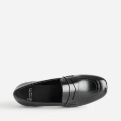 Mocassin noir glacé petit talon