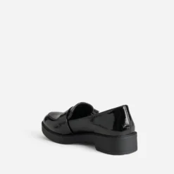 Mocassin noir verni boucle strass