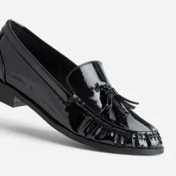 Mocassin noir verni à pampilles