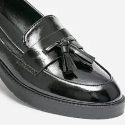 Mocassin noir verni à pampilles