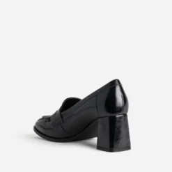 Mocassin à talon noir patte frangée