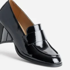 Mocassin à talon noir verni