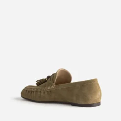 Mocassin taupe cuir velours à pampilles