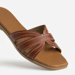 Mule cognac cuir brides détails couture