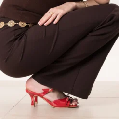 Mule rouge verni kitten-heel