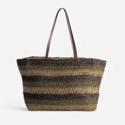 Panier marron tressé motif rayures
