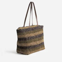 Panier marron tressé motif rayures