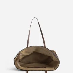 Panier marron tressé motif rayures