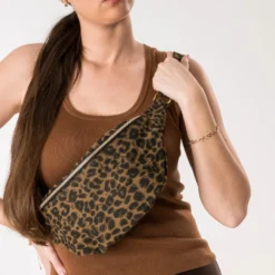 Sac banane marron motif léopard
