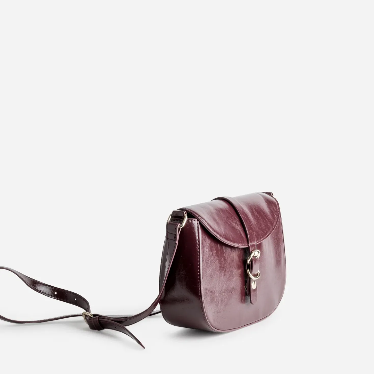 Sac bandoulière bordeaux détails anneaux