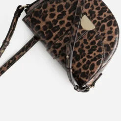 Sac bandoulière marron motif léopard