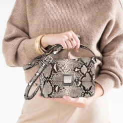 Sac bandoulière noir effet python