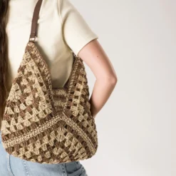Sac beige et marron tressé