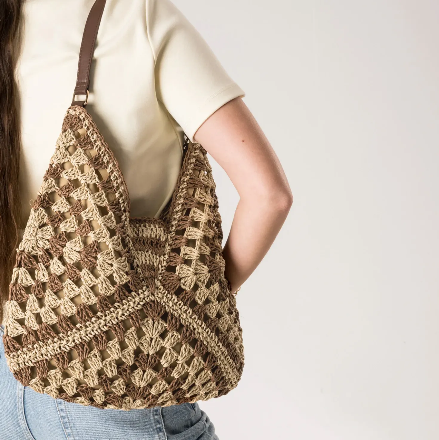 Sac beige et marron tressé