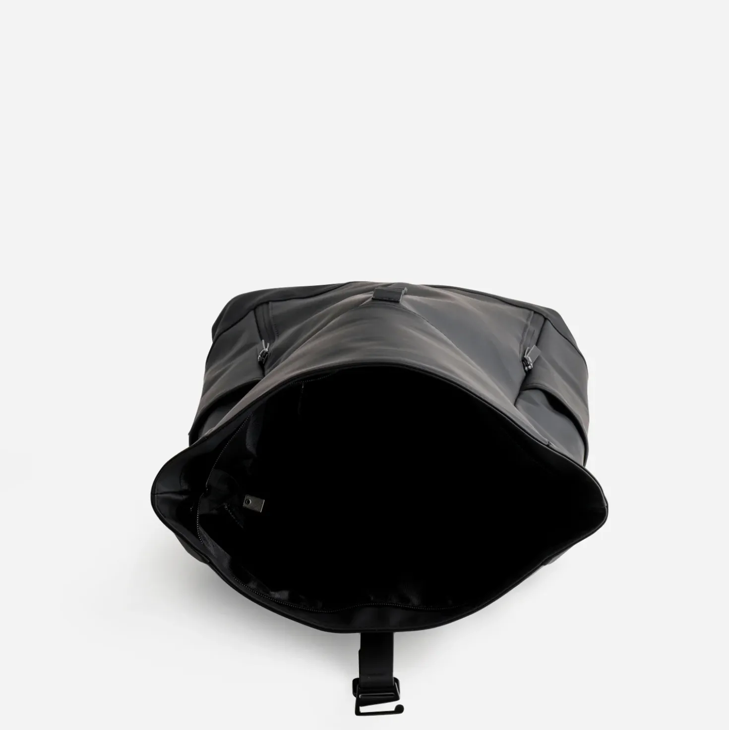 Sac à dos noir mat toucher gomme