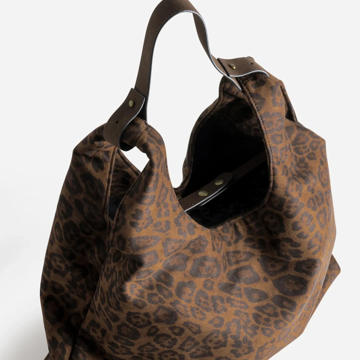 Sac Hobo marron suédé motif léopard