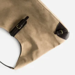 Sac à main beige suédé forme Hobo