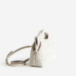 Sac à main beige tressé