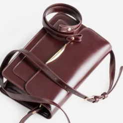 Sac à main bordeaux avec deux bandoulières