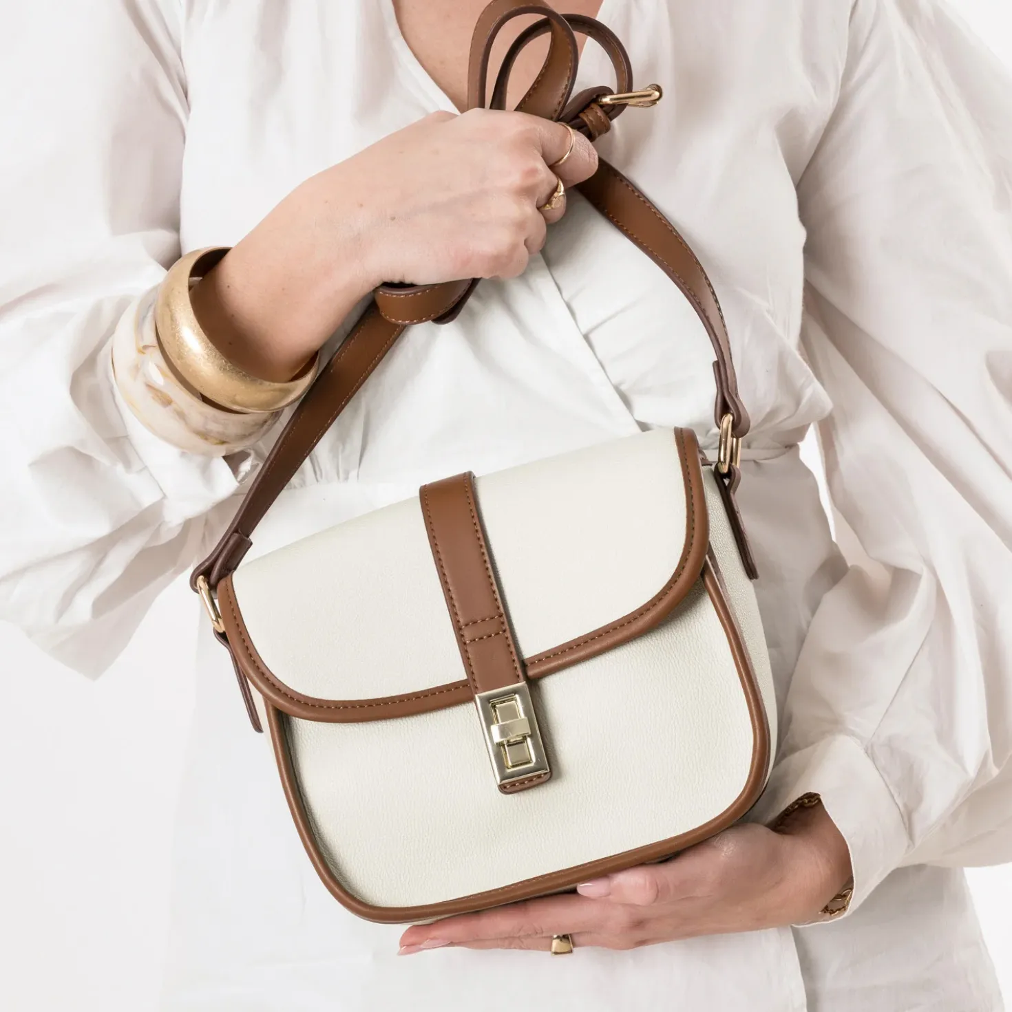 Sac à main écru bordures camel