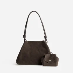 Sac à main marron avec porte-monnaie