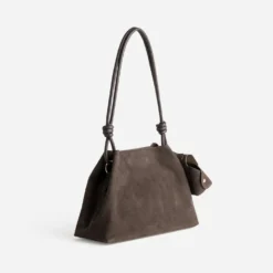 Sac à main marron avec porte-monnaie