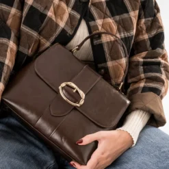 Sac à main marron boucle fantaisie
